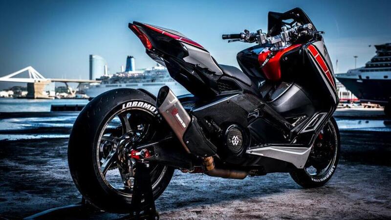 Yamaha TMAX Lobomotive: stile R1 SBK e freni da MotoGP