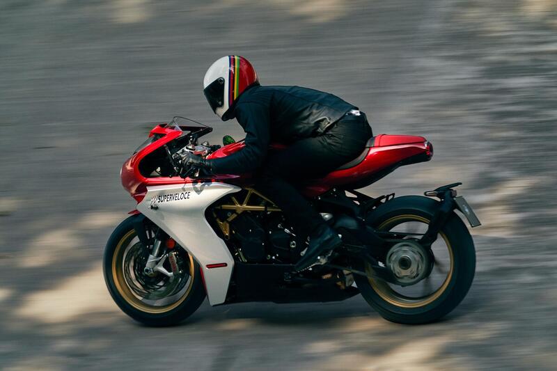 MV Agusta Superveloce 800: sempre pi&ugrave; sexy e ancora pi&ugrave; estrema [GALLERY FOTO E VIDEO]