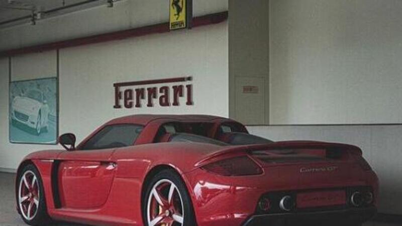 Corvette, rarissima Carrera GT e Ferrari 575 Superamerica abbandonate: stanno l&igrave; da 9 anni [FOTO]