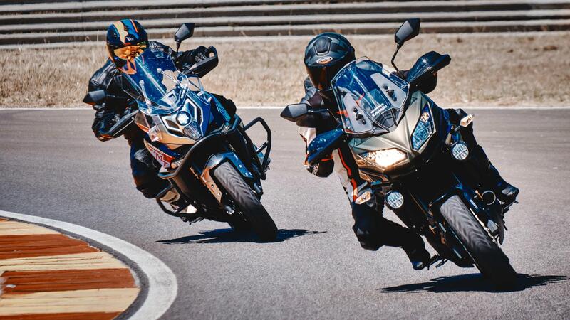  Kawasaki Versys 650 Vs CFMOTO MT 650 ADV: sfida in pista e su strada