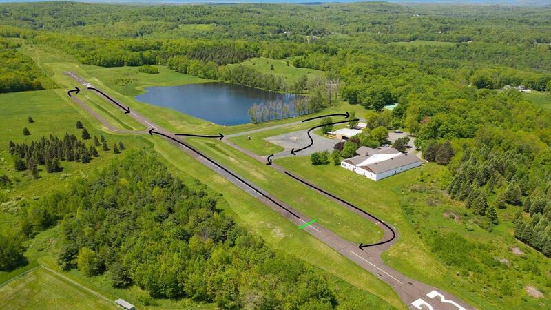 In vendita la villa con la pista d&rsquo;atterraggio privata che pu&ograve; diventare un vero circuito [VIDEO]