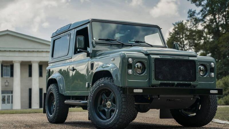 Twisted NA-V8, Classico 4x4 Land Rover rivisto e &quot;brutalizzato&quot; all&#039;americana: motore Corvette 650CV [video]