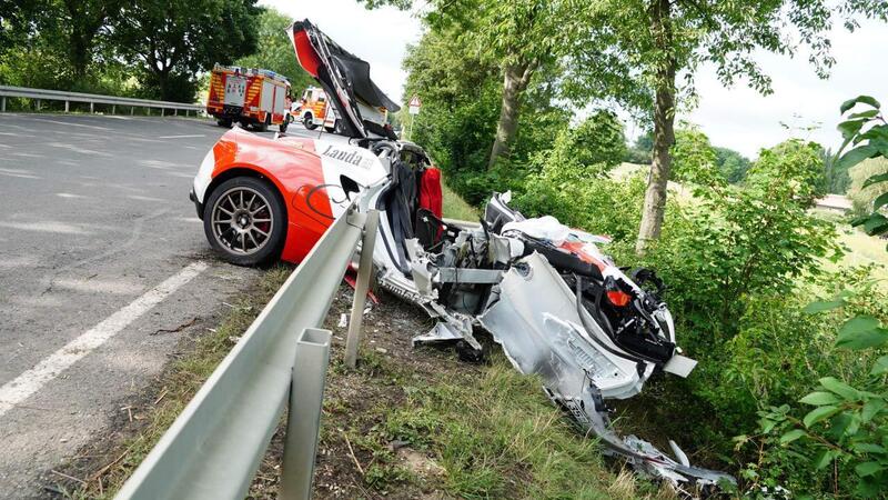 Schianto con l&rsquo;Alfa Romeo 4c: 32enne morto sulla B251 [VIDEO]