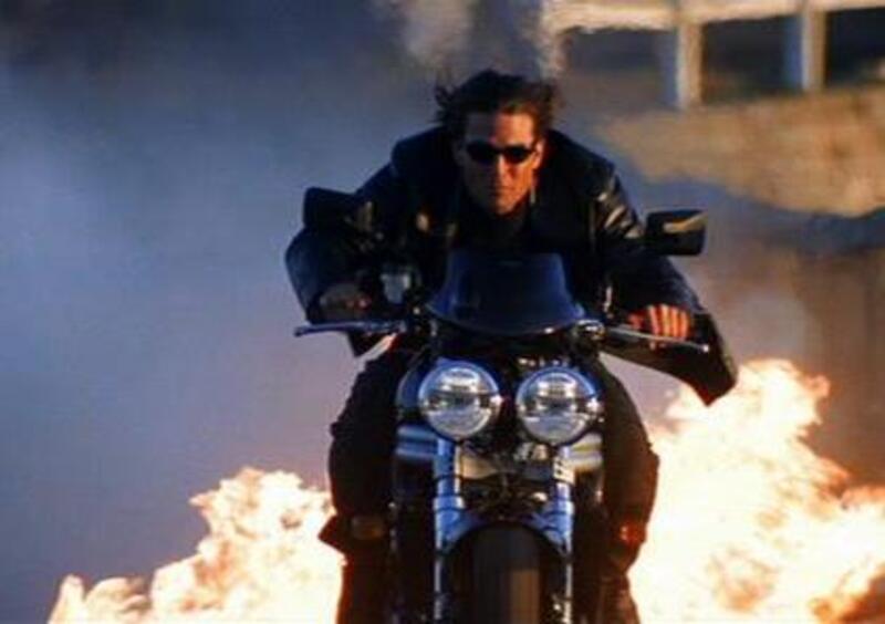 La moto prende fuoco e le riprese di Mission:Impossible 7 vengono sospese