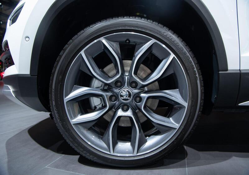 Skoda Karoq (2017-->>) (50)