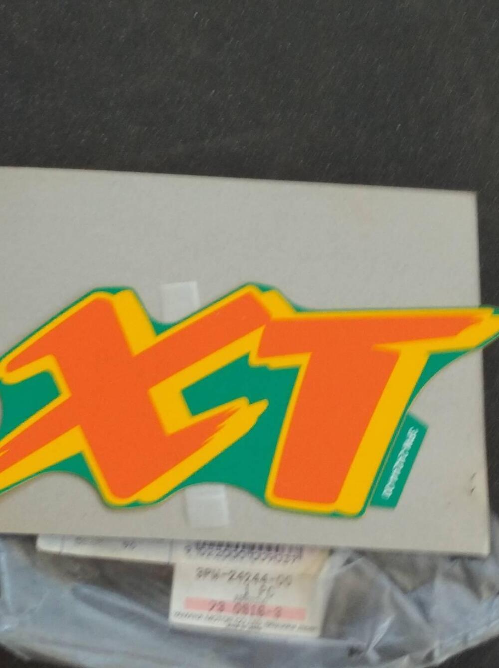 ADESIVO SERBATOIO VERDE YAMAHA XT600 3PW (2)