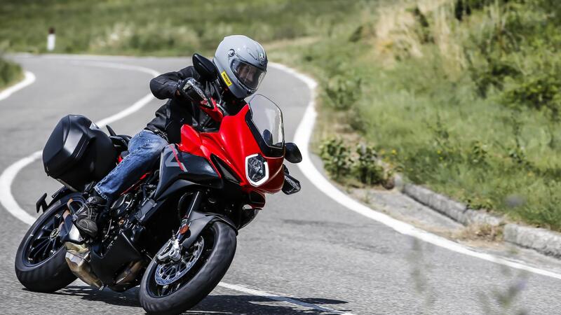 Prova MV Agusta Turismo Veloce 800 Rosso. La crossover che fa bene al cuore e al portafogli