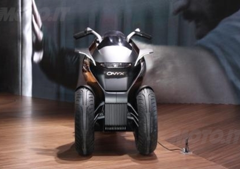 Peugeot supertrike Onyx Concept Scooter al salone di Parigi