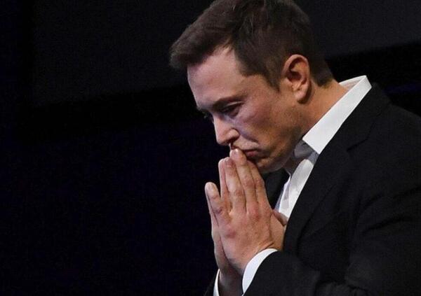 Elon Musk sfida il Covid: in Germania con Tesla al lavoro sul vaccino 
