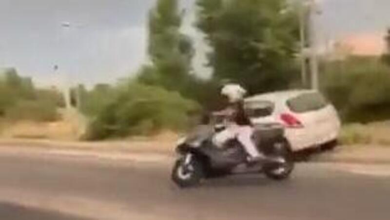 Moto o scooter? Per rischiare di farsi male basta anche un T-Max [VIDEO VIRALE]