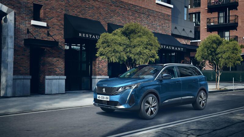 Peugeot 5008, tolti i veli al restyling