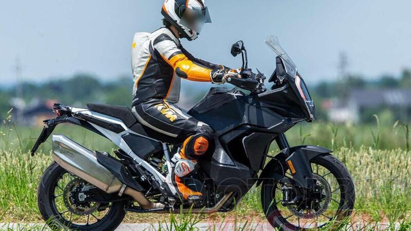 KTM 1290 Adventure 2021: S ed R, cambia tutto!