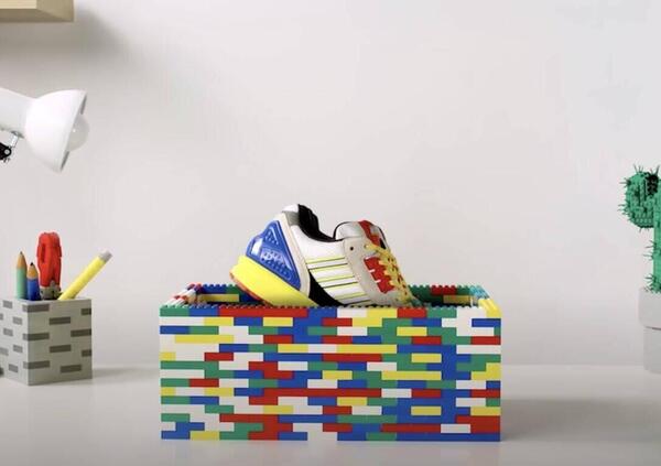 Adidas Originals ZX 8000, la scarpa che rende omaggio a LEGO