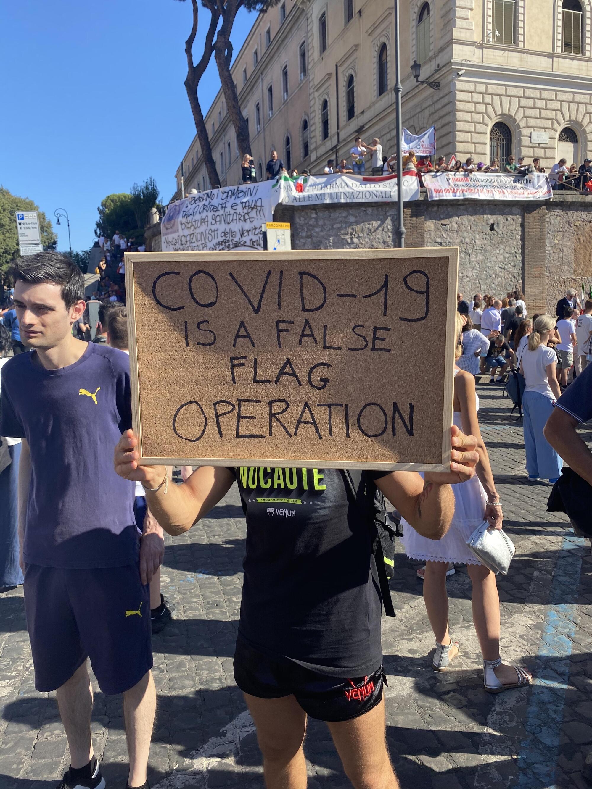 Manifestazione negazionisti covid roma covid is a false flag operation