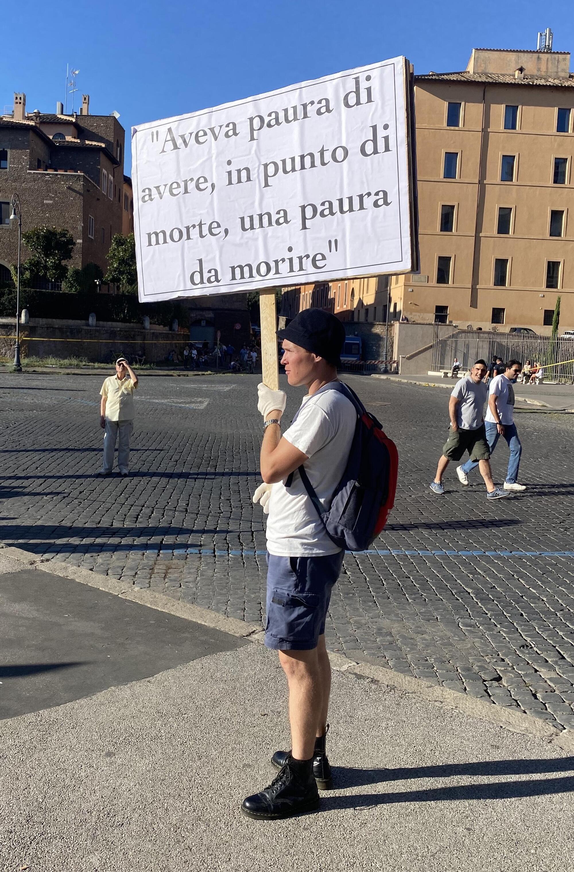 Manifestazione negazionisti covid roma paura di morire