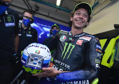 MotoGP 2020: il casco di Valentino Rossi al GP di San Marino e della Riviera di Rimini [GALLERY]