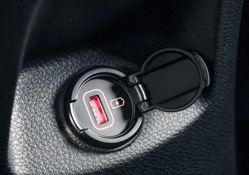 Kia Stonic (2017-->>) (20)