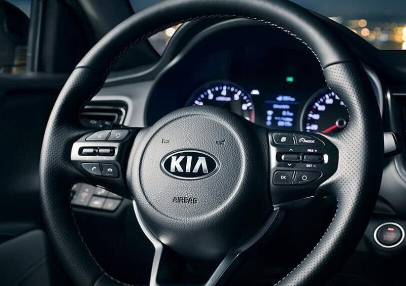 Kia Stonic (2017-->>) (18)
