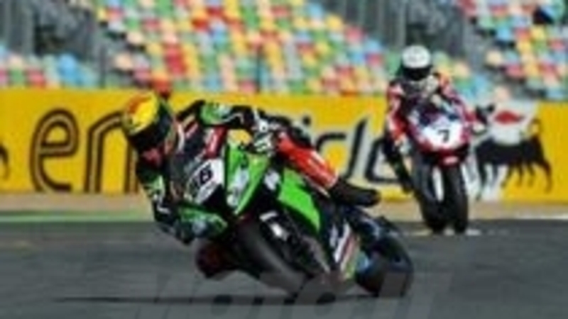 SBK a Magny Cours. Sykes in testa alla prima qualifica