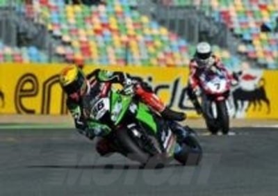 SBK a Magny Cours. Sykes in testa alla prima qualifica