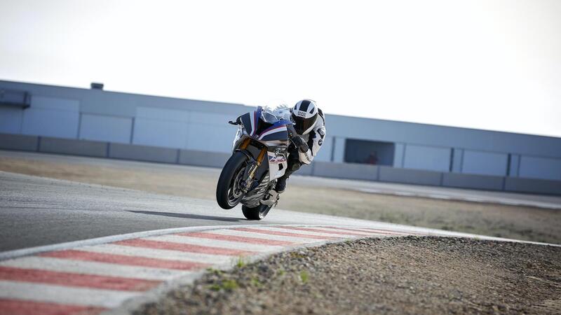 BMW: un brevetto per l&#039;aerodinamica attiva. Arriver&agrave; sulla M1000RR?