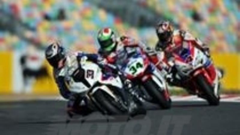 SBK a Magny Cours. Melandri conquista la pole provvisoria