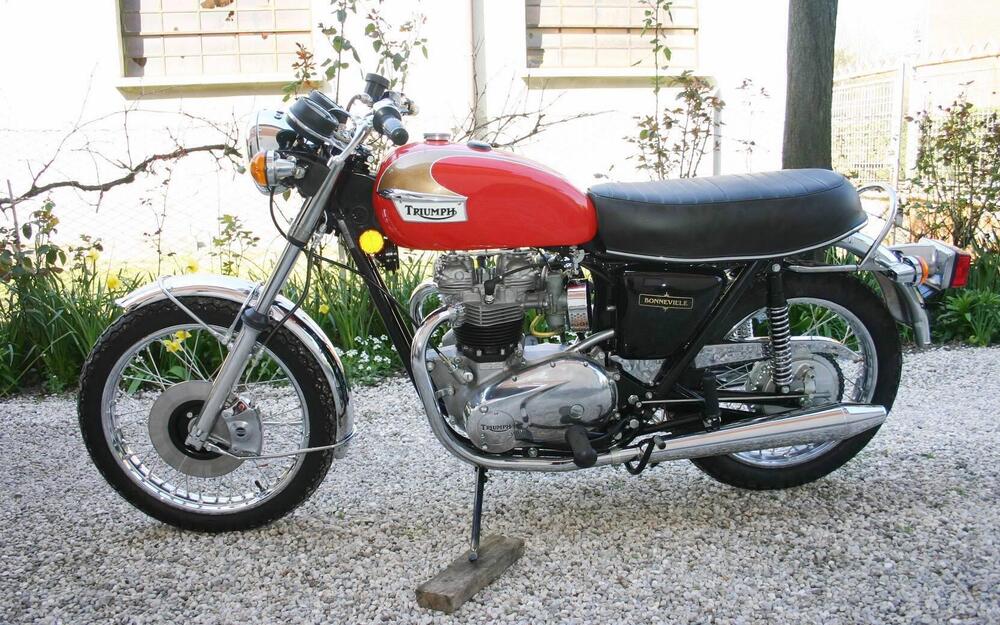 Triumph Bonneville T140V