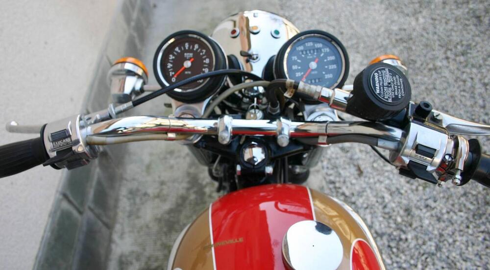 Triumph Bonneville T140V (2)
