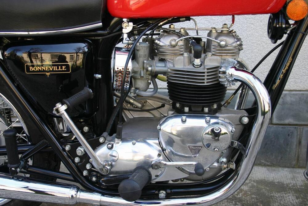 Triumph Bonneville T140V (3)
