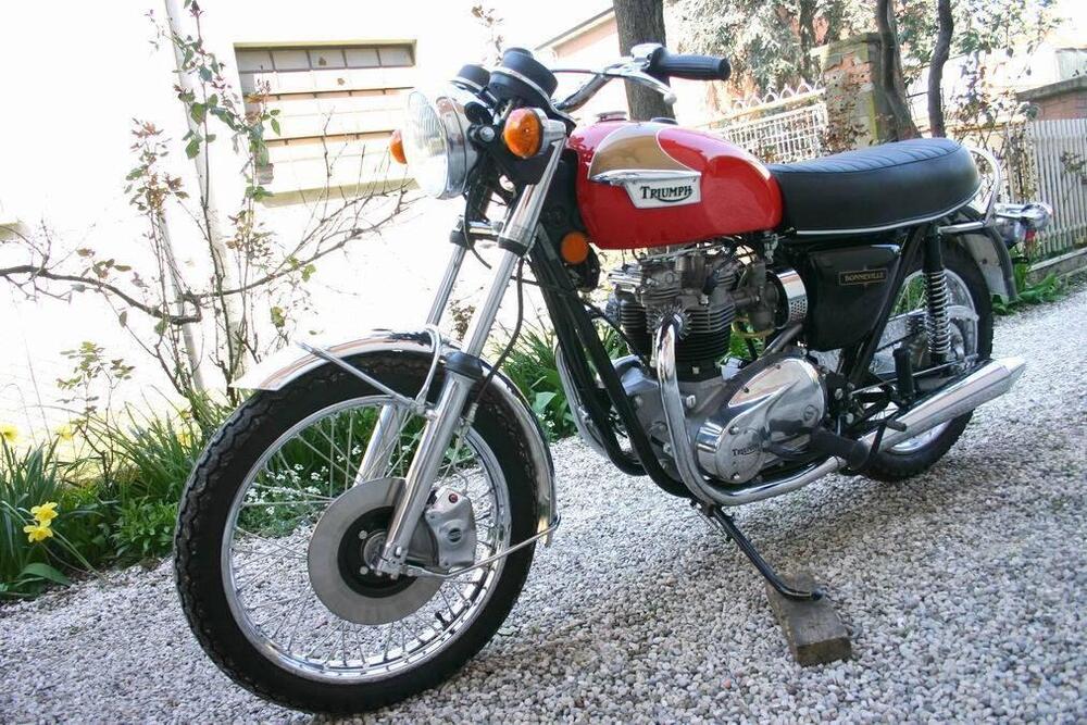 Triumph Bonneville T140V (4)