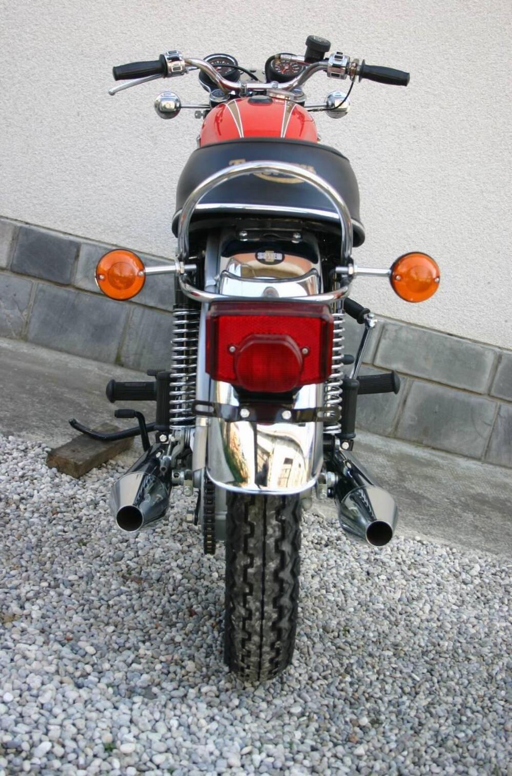 Triumph Bonneville T140V (5)