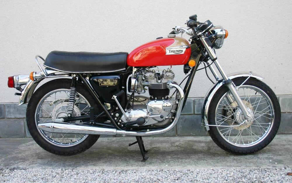 Triumph Bonneville T140V (6)