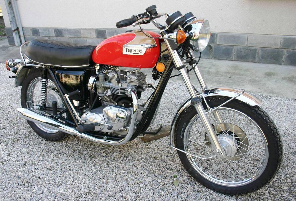 Triumph Bonneville T140V (8)