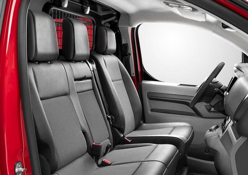 Opel Vivaro Furgone (13)
