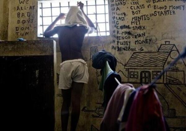 A 13 anni bestemmia: condannato a 10 anni di carcere. In Nigeria si pu&ograve; (anche senza legge)