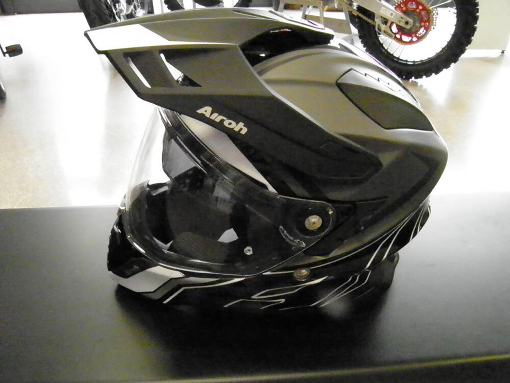 CASCO AIROH COMMANDER NUOVO (4)