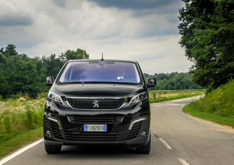 Peugeot e-Traveller (2020-23) (3)