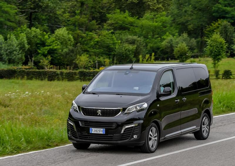 Peugeot e-Traveller (2020-23) (10)