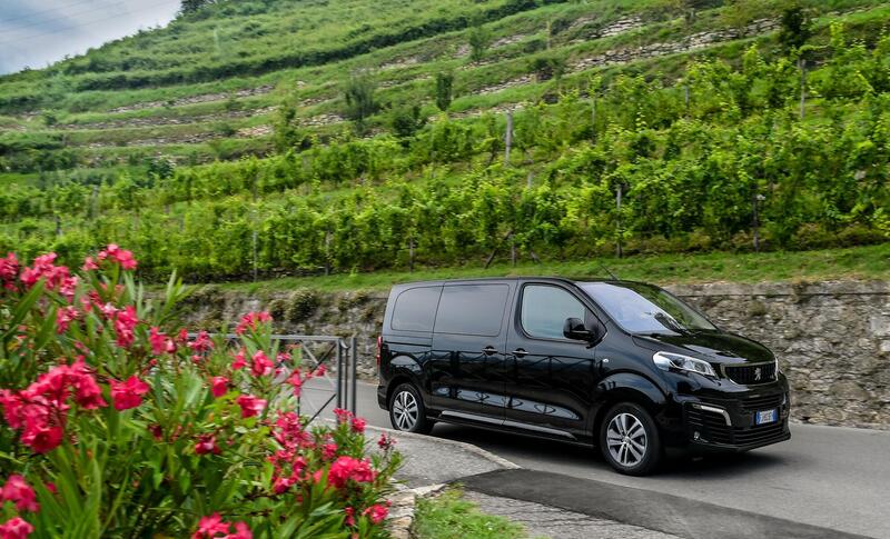Peugeot e-Traveller motore elettrico 136 CV 50kWh Std Business Vip