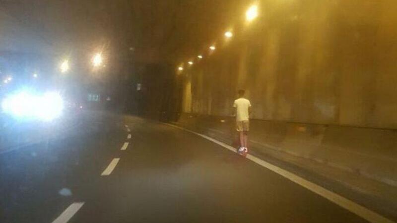 Monopattini, l'ennesima follia: in autostrada&nbsp;sull&rsquo;A24 Roma-l&rsquo;Aquila