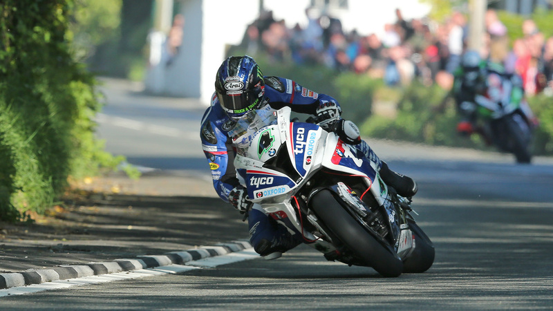 TT 2016, Hutchinson sfiora le 130 miglia nelle prime qualifiche