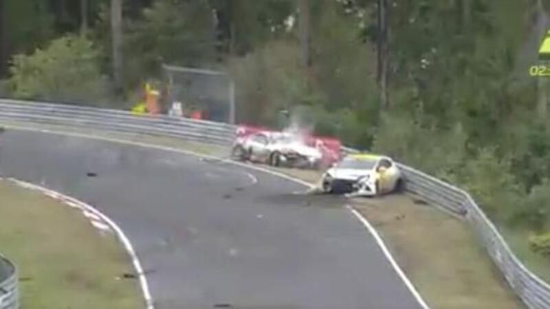 Schianto alla 24Ore del Nurburgring per l&rsquo;Opel Astra del presidente di PSA, Carlos Tavares [VIDEO]