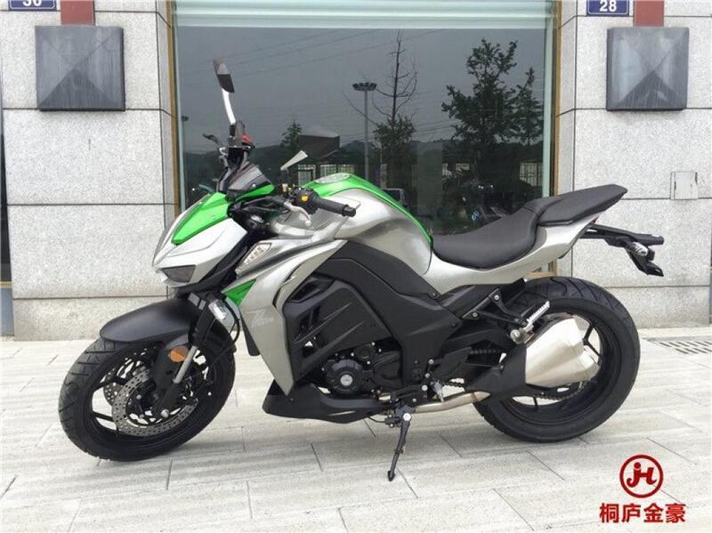 Ehi, una Kawasaki Z1000... ah, no, &egrave; una Yamax Z400!