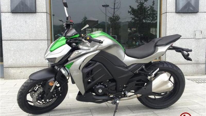 Ehi, una Kawasaki Z1000... ah, no, &egrave; una Yamax Z400!