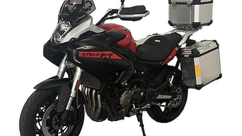 QJ Stels 650GS. Con il motore Benelli 650 a quattro cilindri