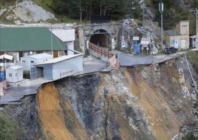 Maltempo, crolla la strada oltre il tunnel di Tenda. A Limone viabilit&agrave; devastata