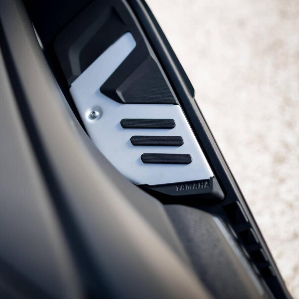 PEDANE YAMAHA TMAX BV1-F74M0-00-00 DA SCONTARE!!! (2)