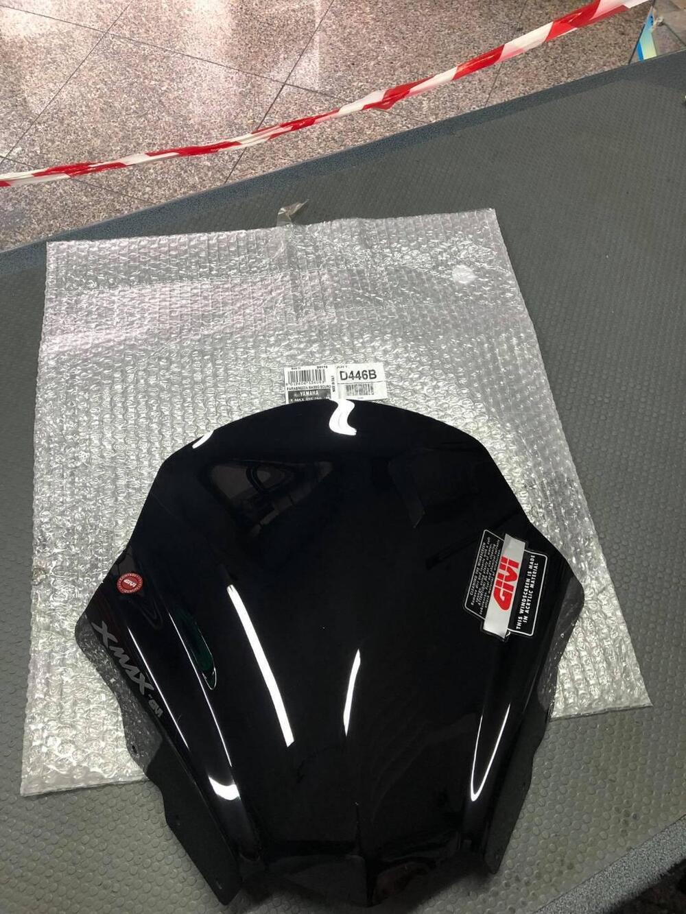 PARABREZZA SPORTIVO YAMAHA X-MAX 125 250 Givi (2)