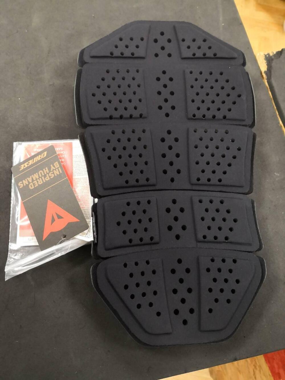 Paraschiena Dainese manis D1 G2 (3)