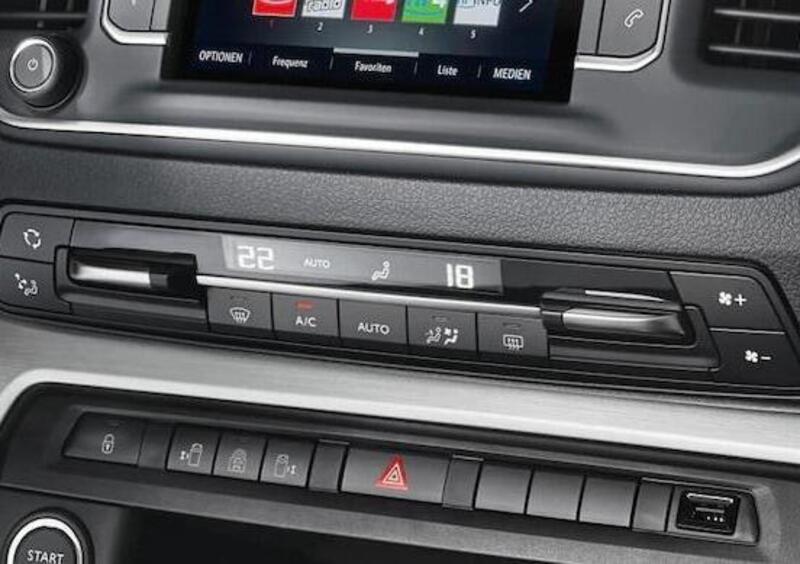 Opel Zafira-e Life (2020-->>) (17)